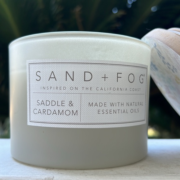 Saddle & Cardamon Scented Candle - Picture 3 of 11